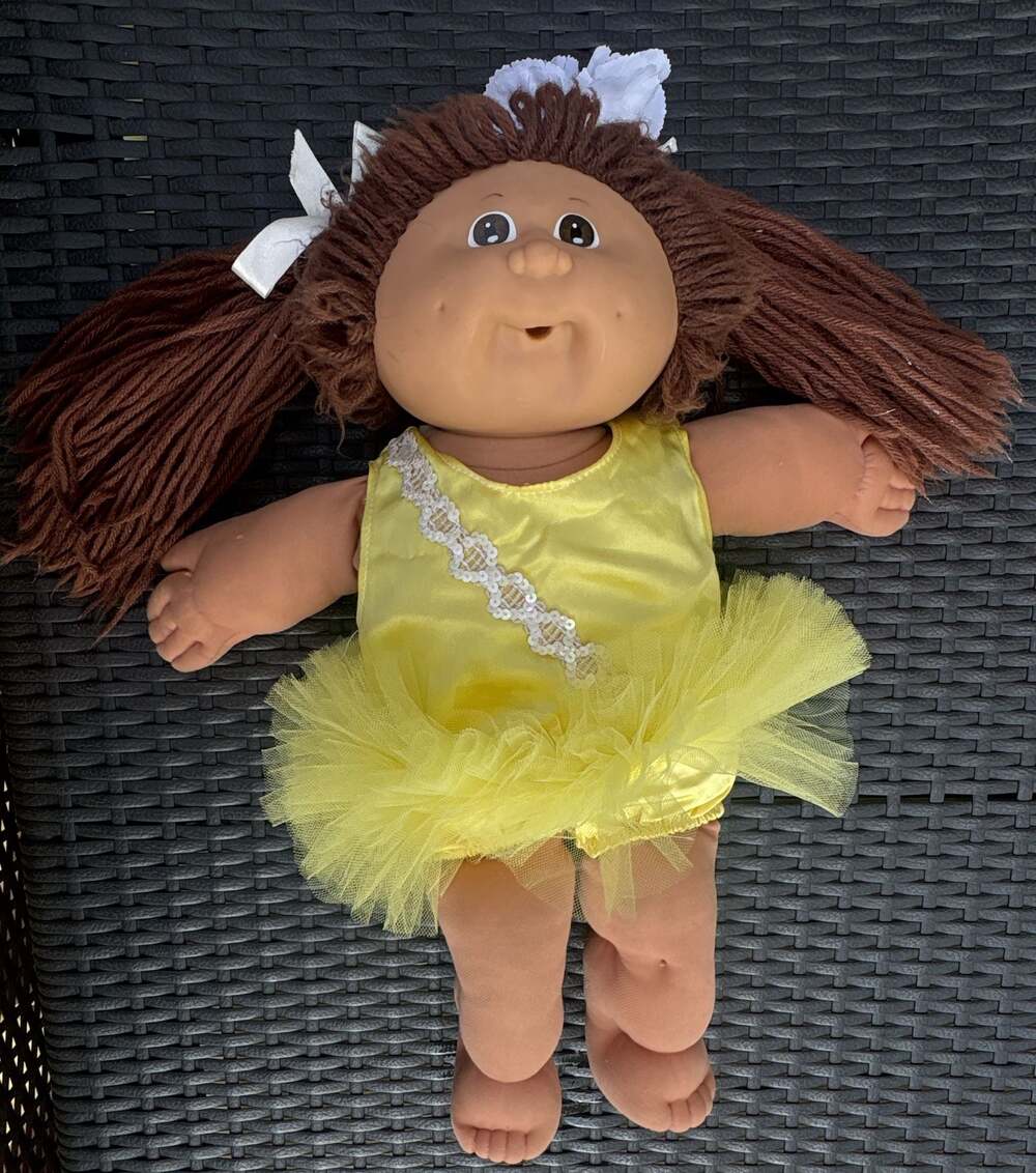 1984 Cabbage Patch Kids Doll with Brown Hair in Yellow Tutu Ballet Dress Green S